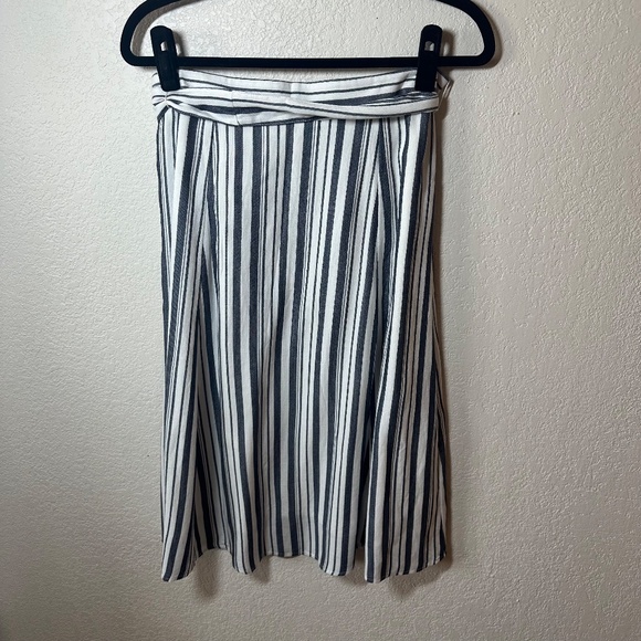 LOFT Navy & White Striped Midi Skirt – Size 6 - Picture 3 of 4
